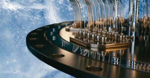Närbild av en blank kvantprocessor med många anslutna metalltrådar